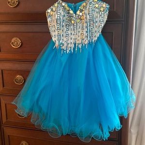 Formal dress. Child’s size 8! Great condition!